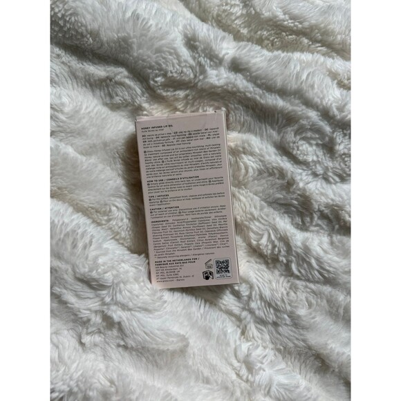 GISOU Honey Infused Lip Oil - Picture 3 of 4